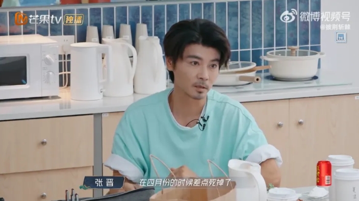 张晋旅行突发心脏病：从“喘不上气”到支架手术，蔡少芬含泪揭秘背后细节